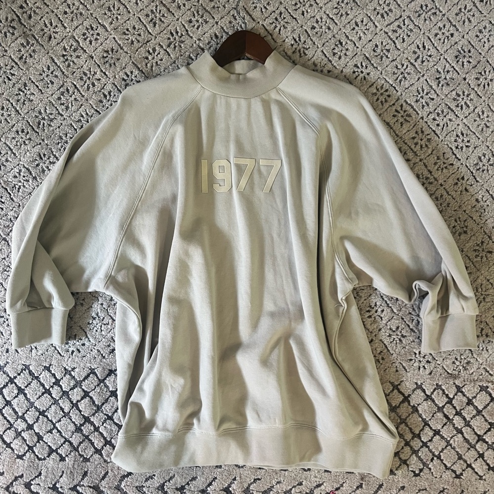 Essentials fear of God sweatshirt